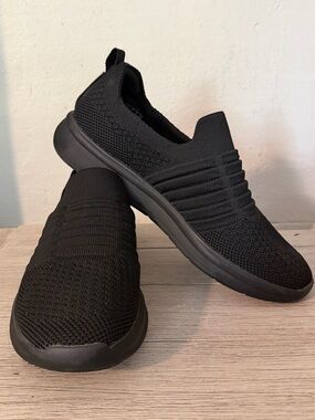 NWOT Clarks Cloudsteppers Ezera Walk Womens Black Knit Slip-On Sneakers Size 9.5